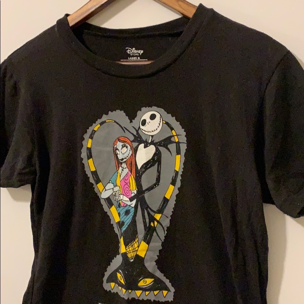 🎃 NIGHTMARE BEFORE CHRISTMAS WOMEN’S Tee 🎃 - Picture 3 of 6